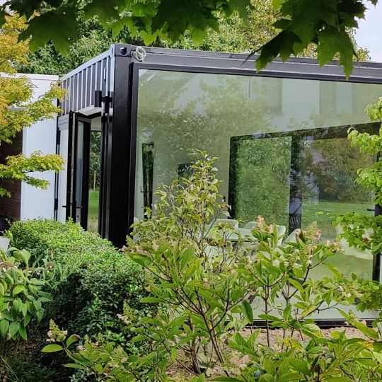 Outdoor Living - Bijgebouw / container met Aluminium buitenschrijnwerk