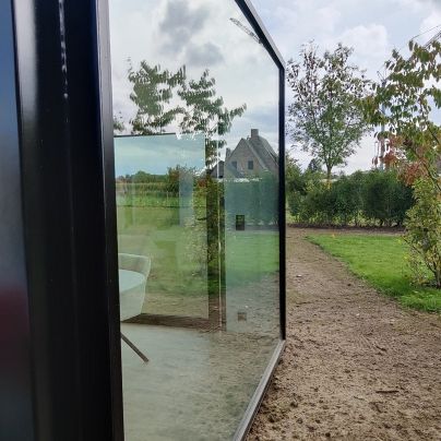 Outdoor Living - Bijgebouw / container met Aluminium buitenschrijnwerk