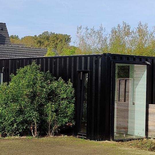 Outdoor Living - Bijgebouw / container met Aluminium buitenschrijnwerk